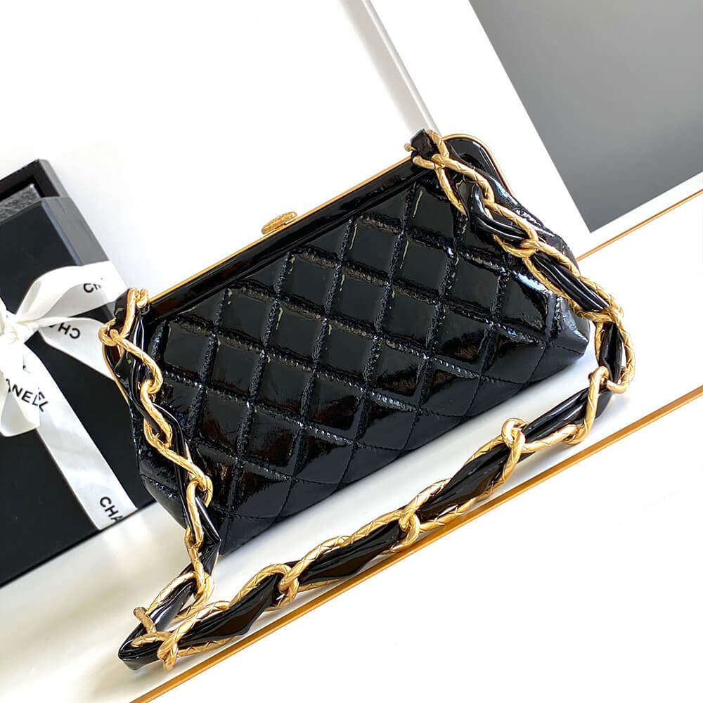 Large Clutch With Chain