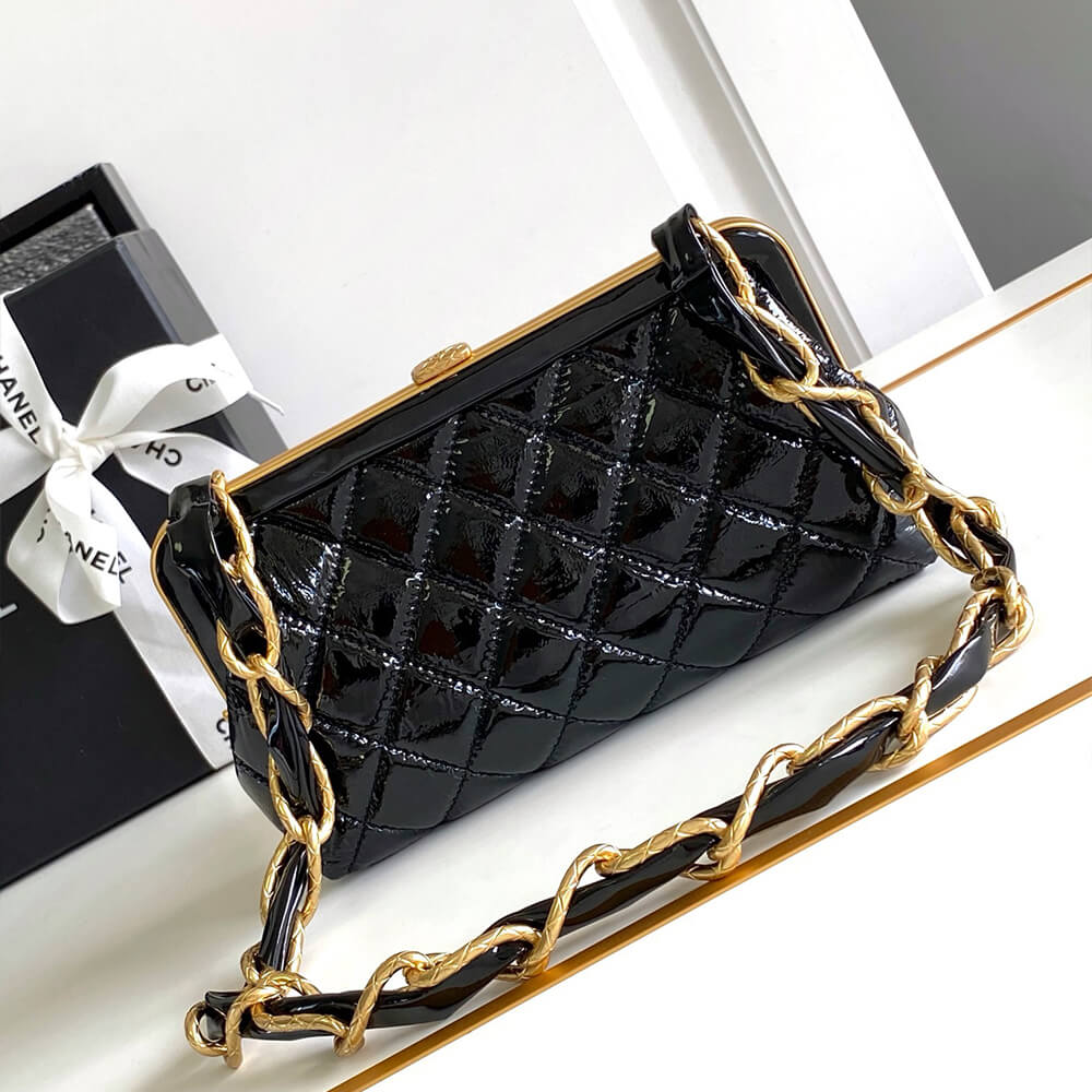 Large Clutch With Chain