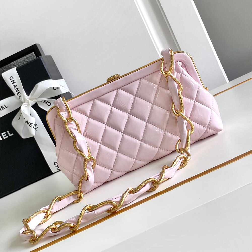 Large Clutch With Chain