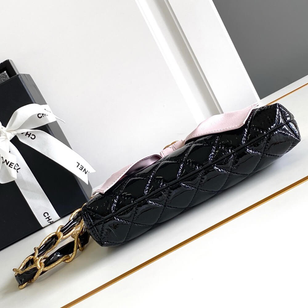 Large Clutch With Chain
