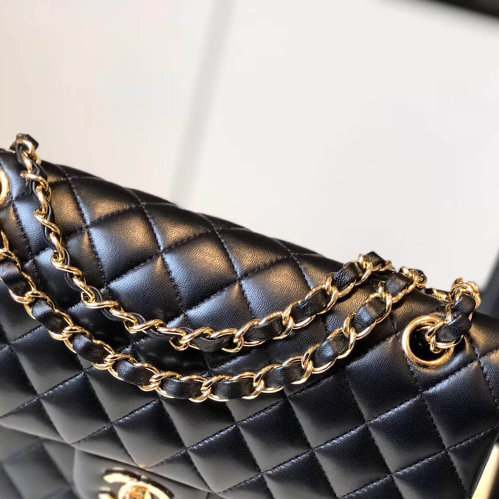 CLASSIC FLAP HANDBAG