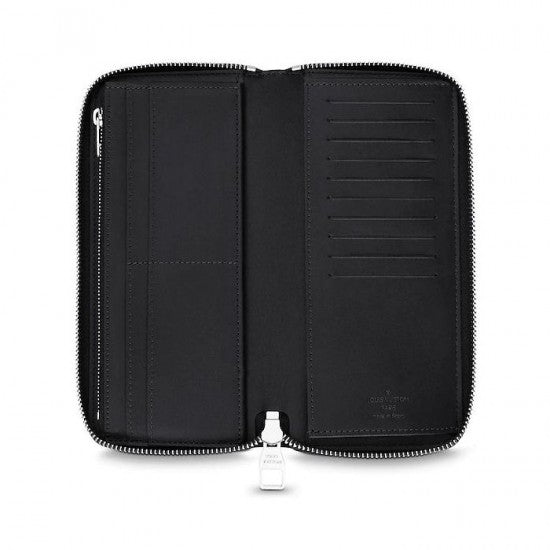 N62240 Zippy Wallet Vertical