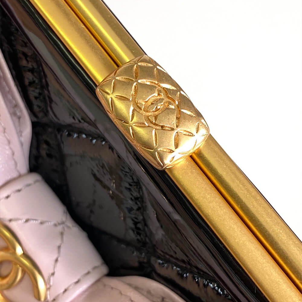 Large Clutch With Chain