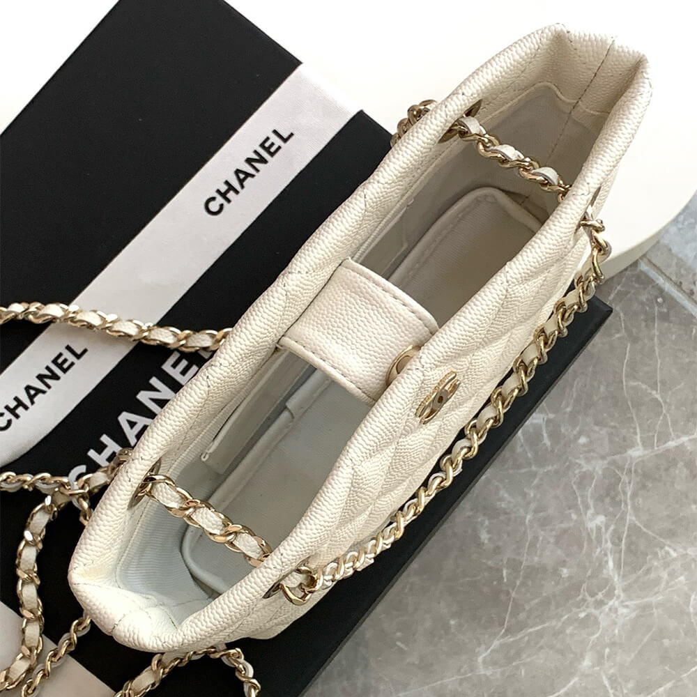 Classic Clutch with Chain