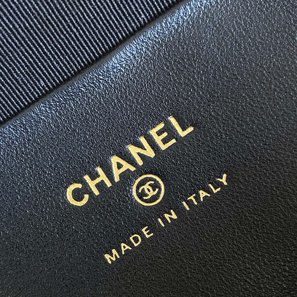Large Clutch With Chain