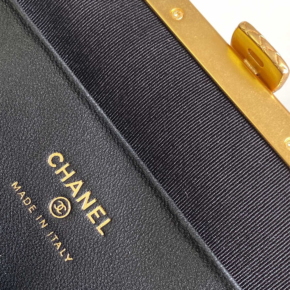 Large Clutch With Chain