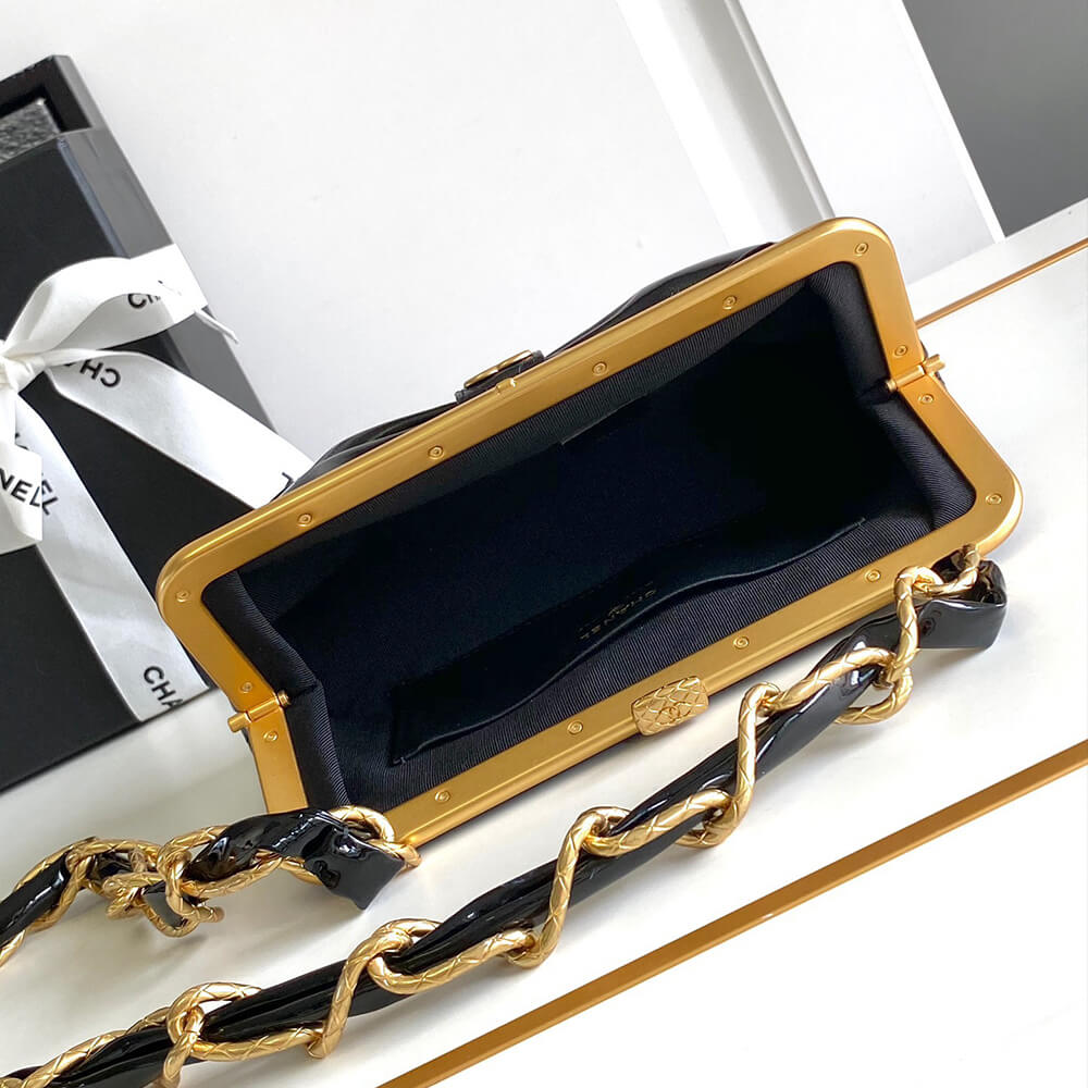 Large Clutch With Chain