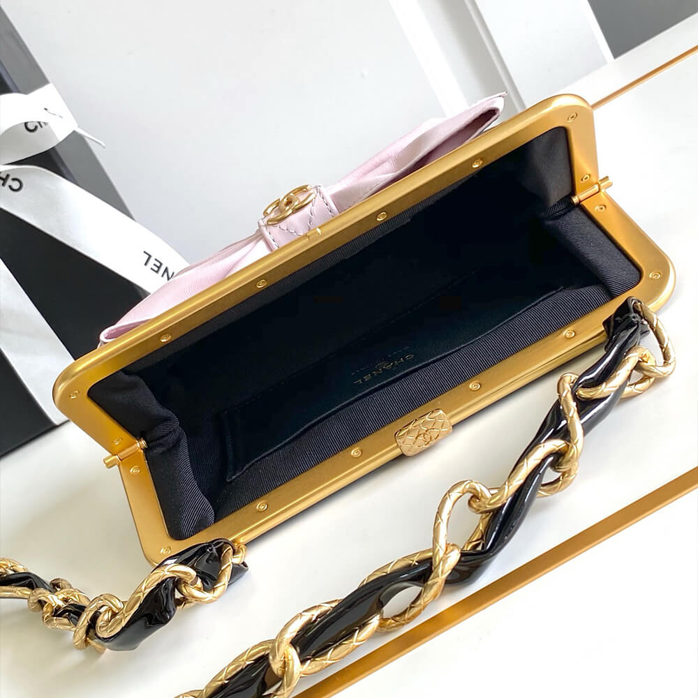 Large Clutch With Chain