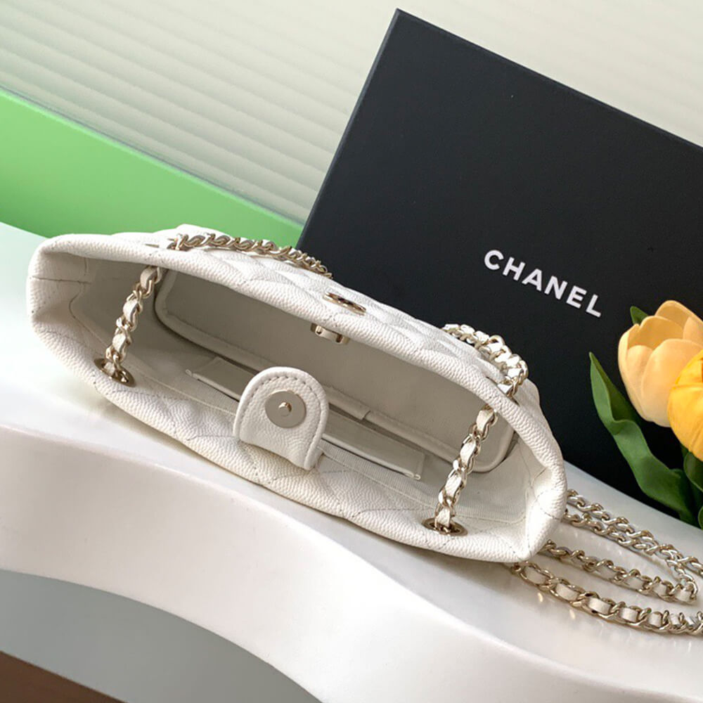 Classic Clutch with Chain