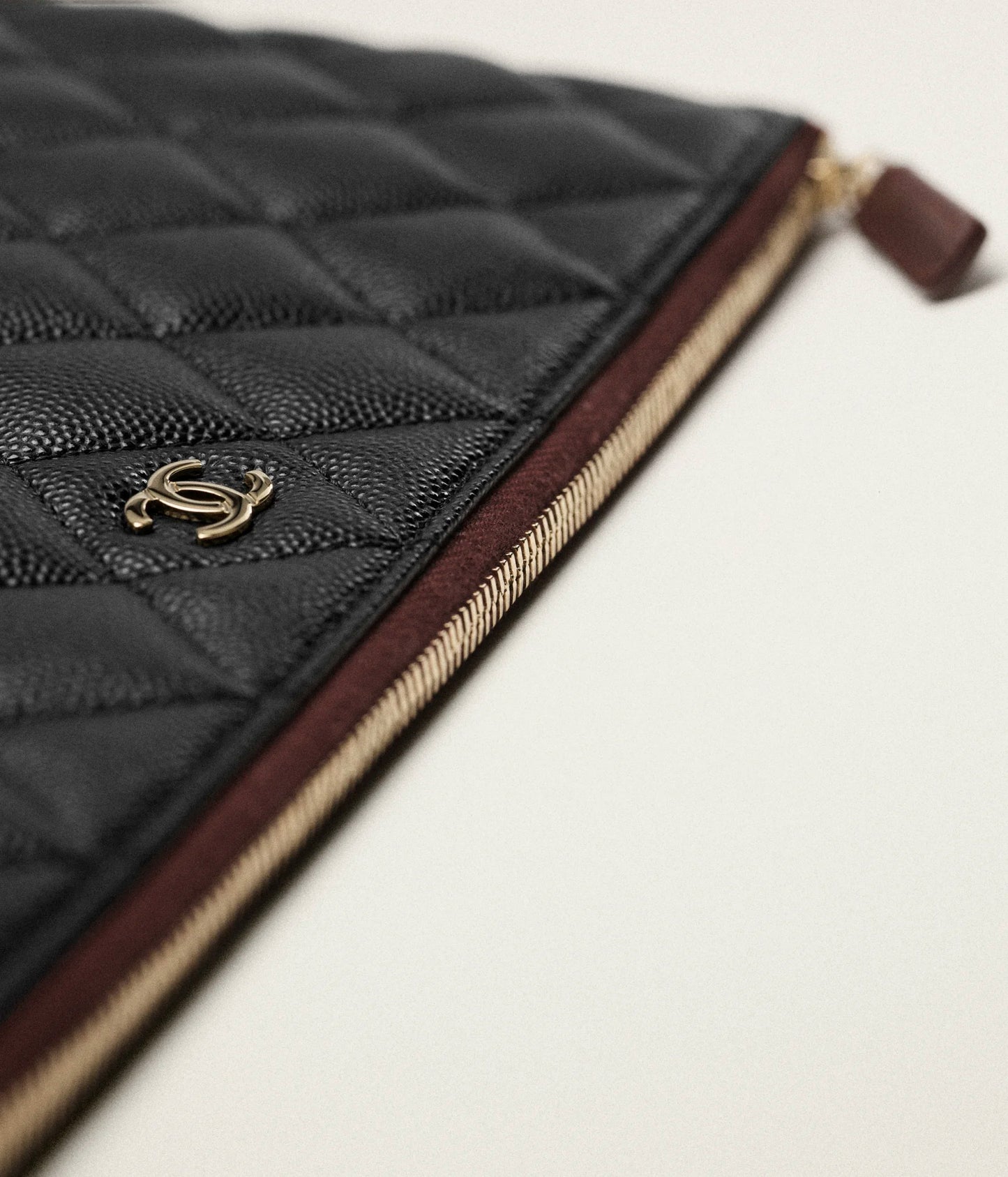 Classic Zipped Pouch Grained Shiny Calfskin & Gold-Tone Metal Black