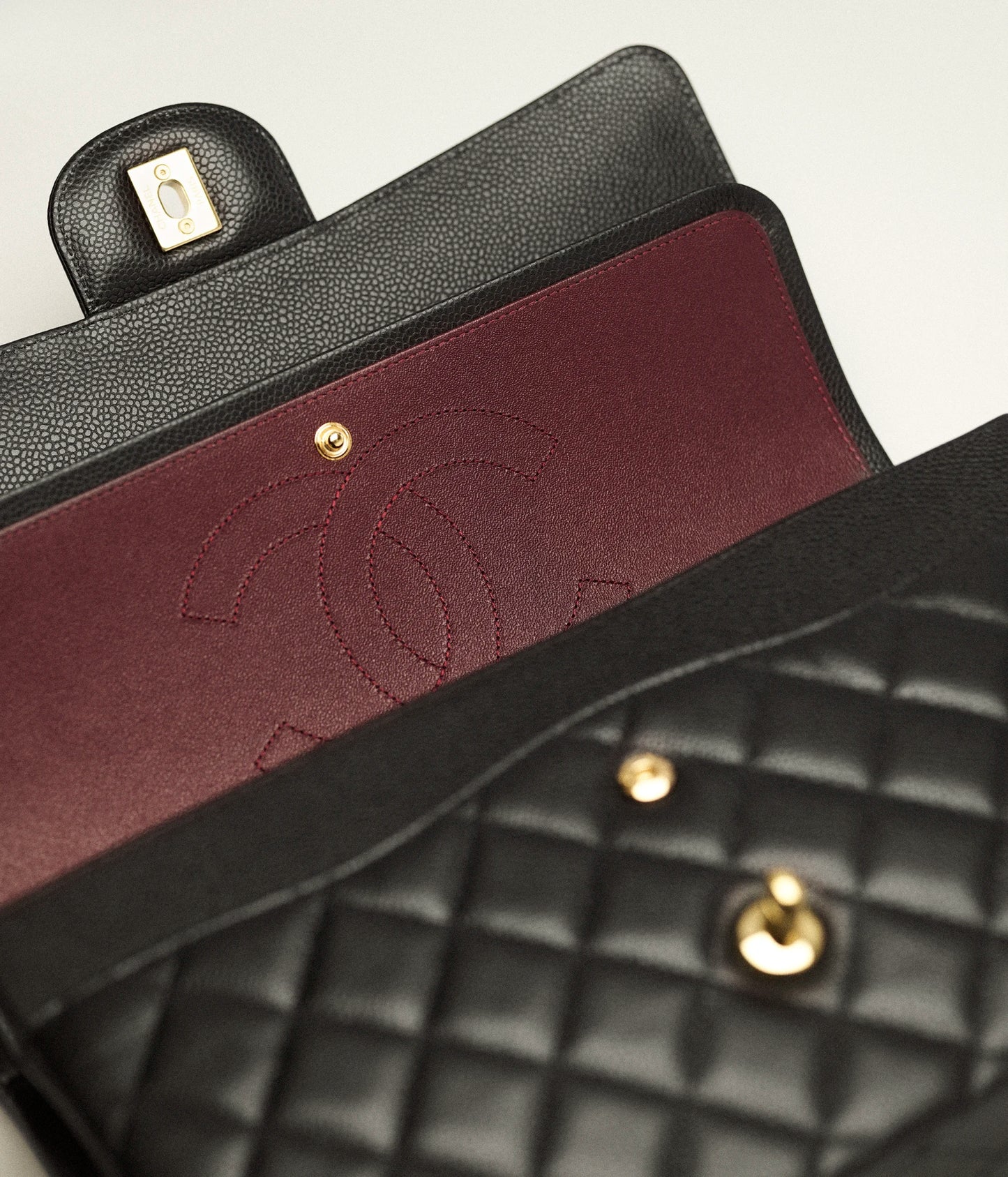 Large Classic Handbag Grained Calfskin & Gold-Tone Metal