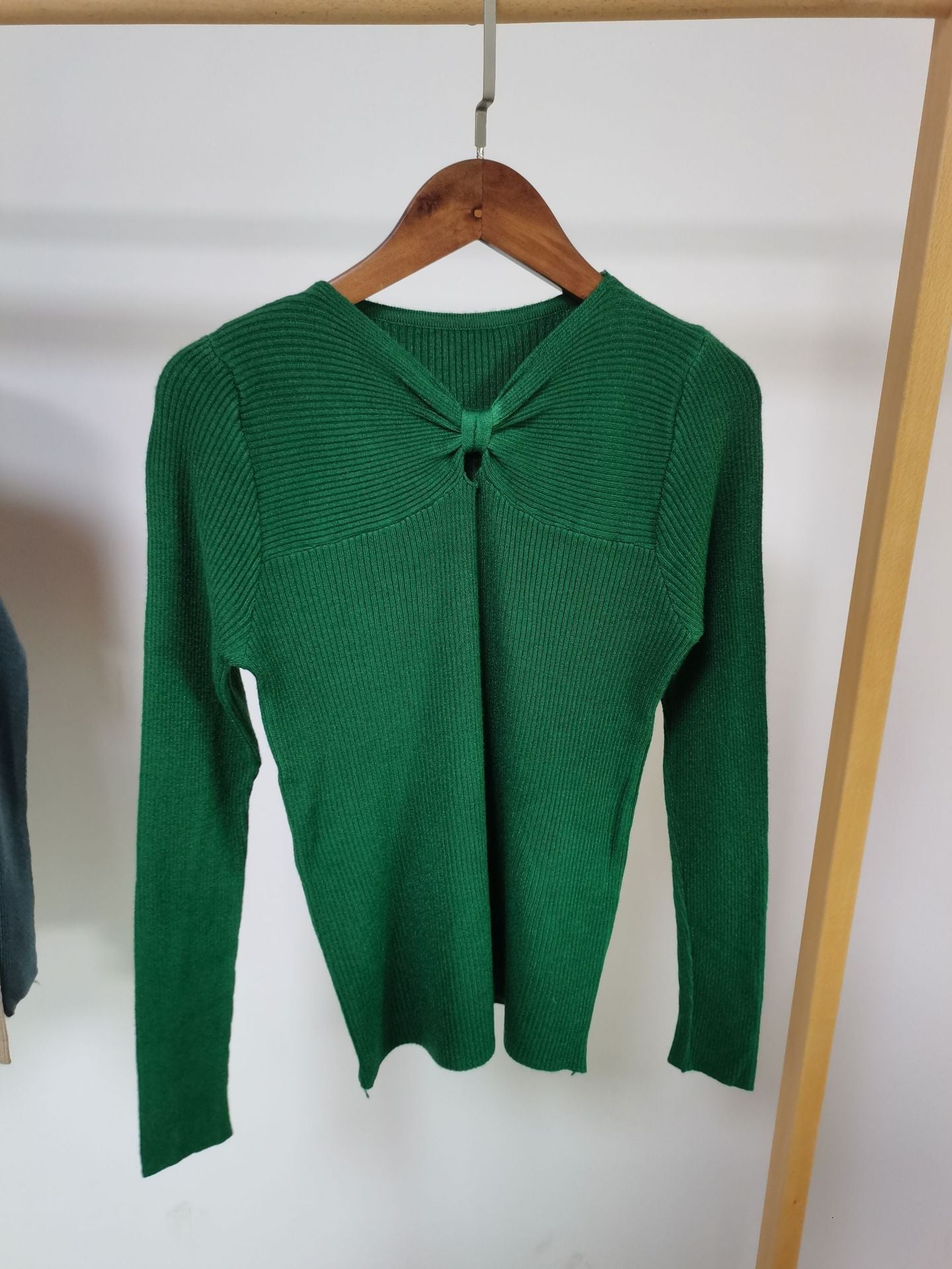 Slim V-Neck Commuter Pullover