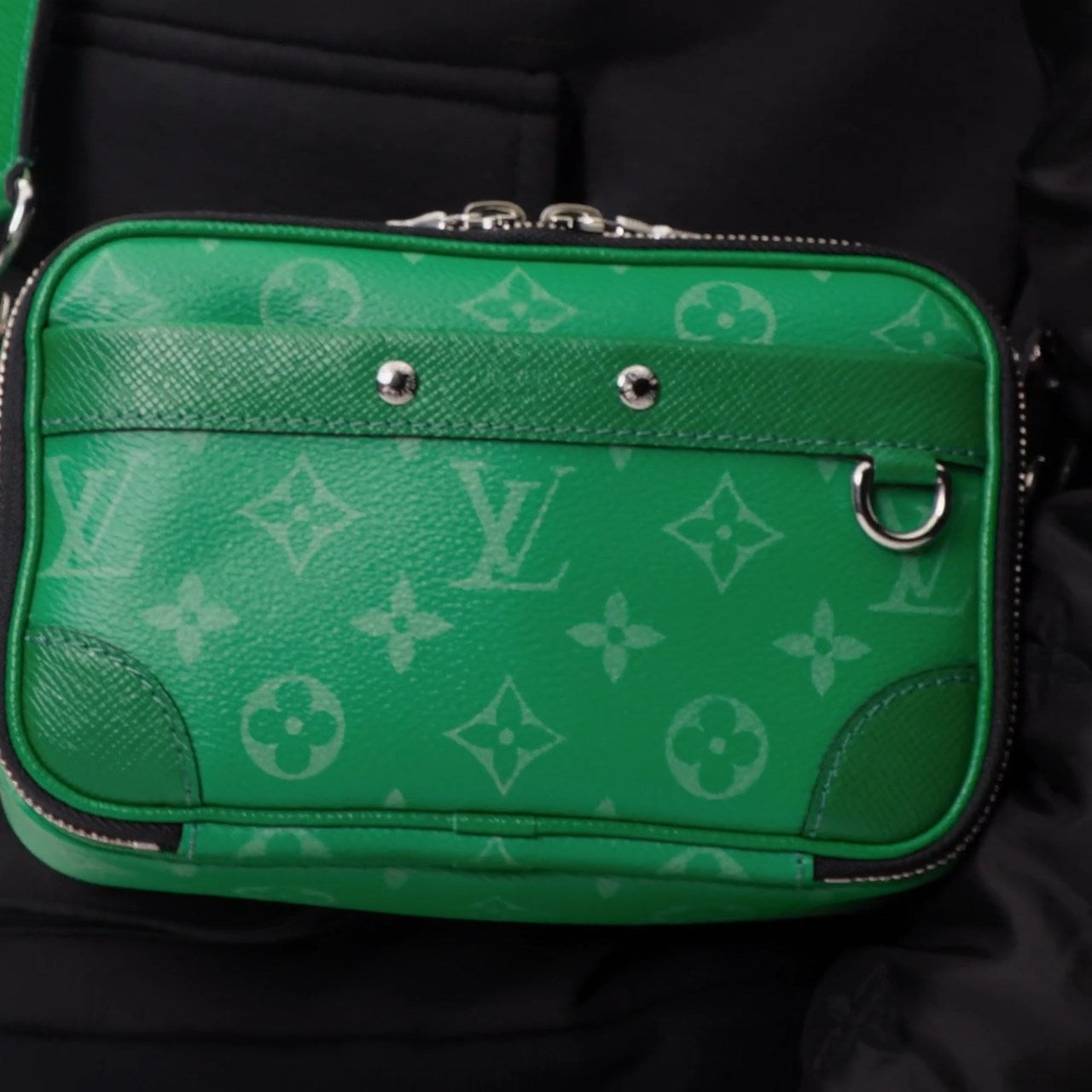 M30997 Alpha Wearable Wallet Cactus Green