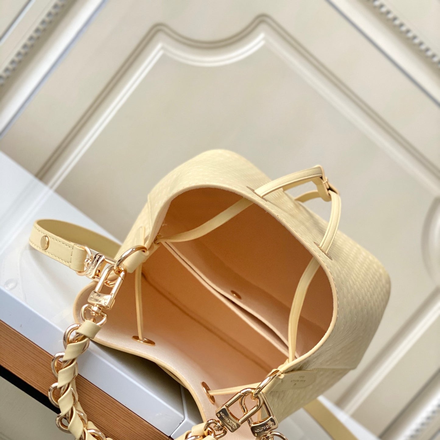 M22599 Calfskin Yellow Néonoé BB