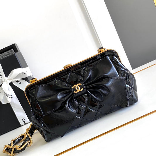 Large Clutch With Chain