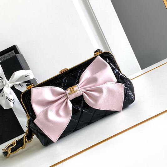 Large Clutch With Chain