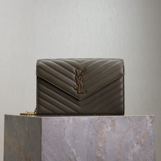 Cassandre chain wallet in lambskin