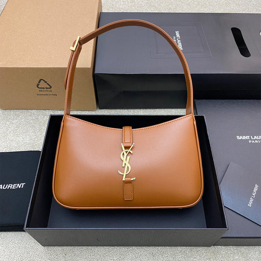le 5 a 7 in smooth leather