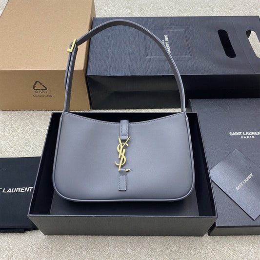 le 5 a 7 in smooth leather