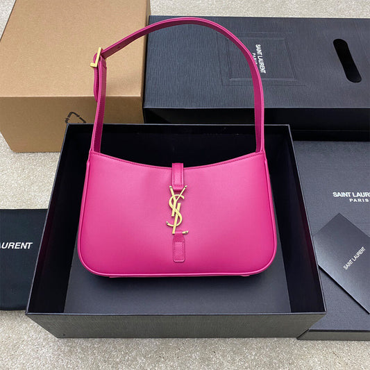 le 5 a 7 in smooth leather