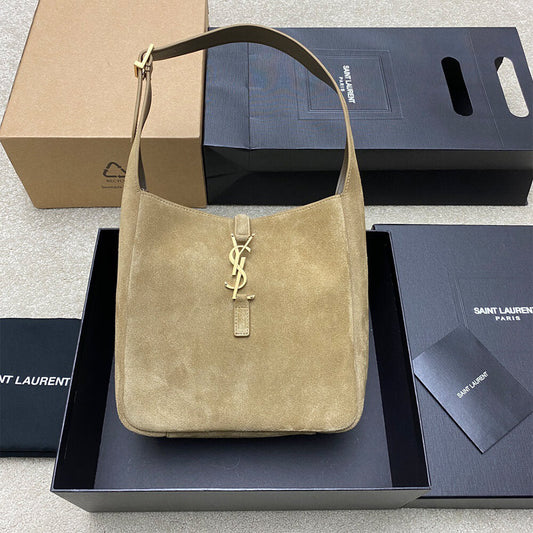 le 5 a 7 supple small suede