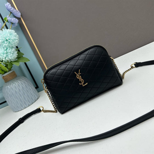 Gaby zipped pouch in quilted lambskin