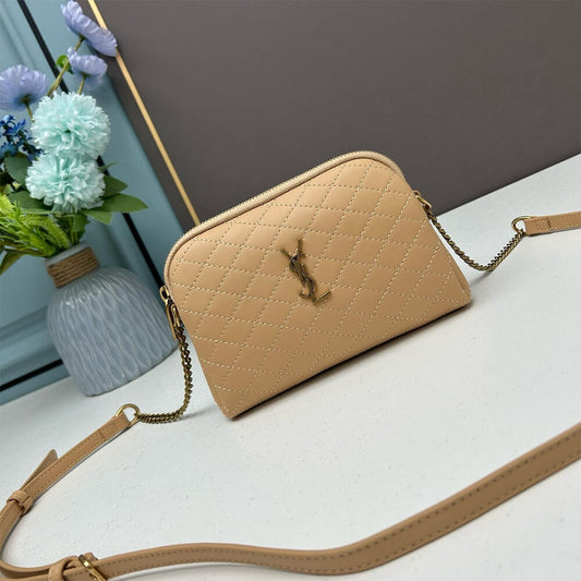 Gaby zipped pouch in quilted lambskin