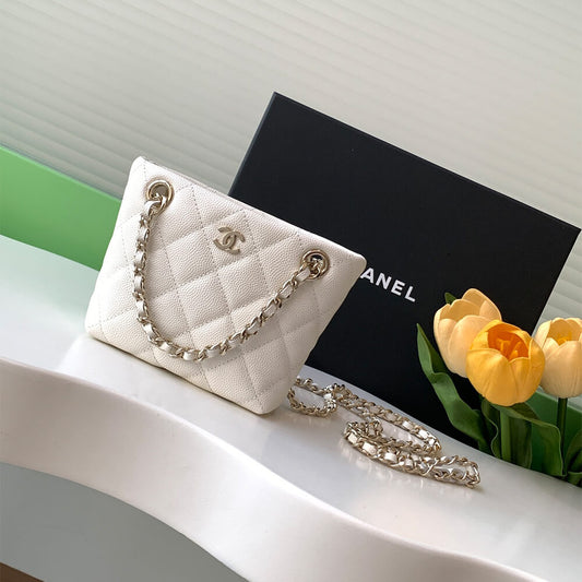 Classic Clutch with Chain