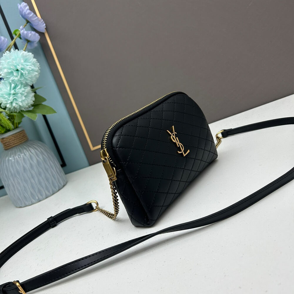 Gaby zipped pouch in quilted lambskin