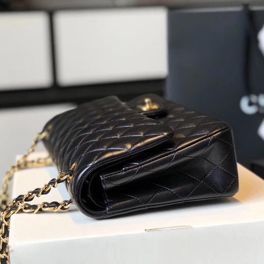 CLASSIC FLAP HANDBAG