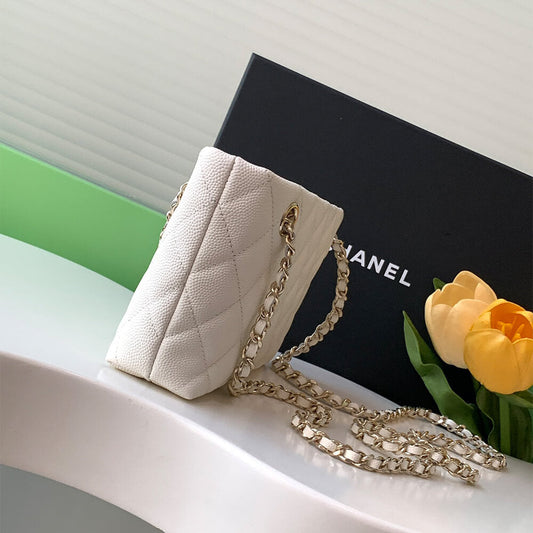 Classic Clutch with Chain