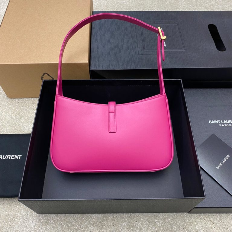le 5 a 7 in smooth leather