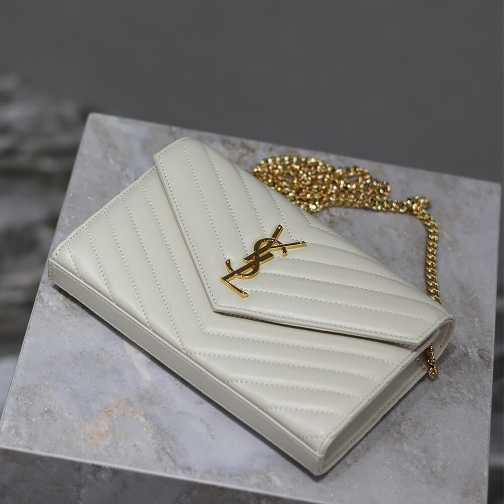 Cassandre chain wallet in lambskin