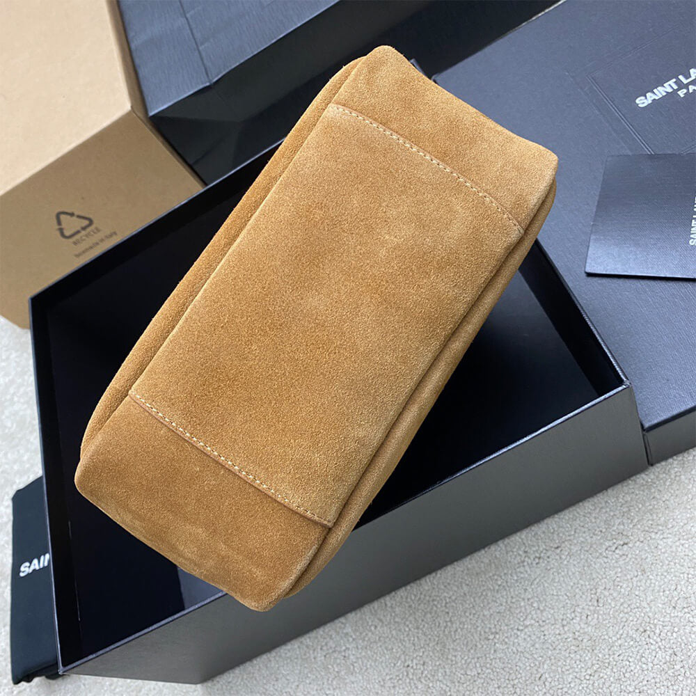 le 5 a 7 supple small suede