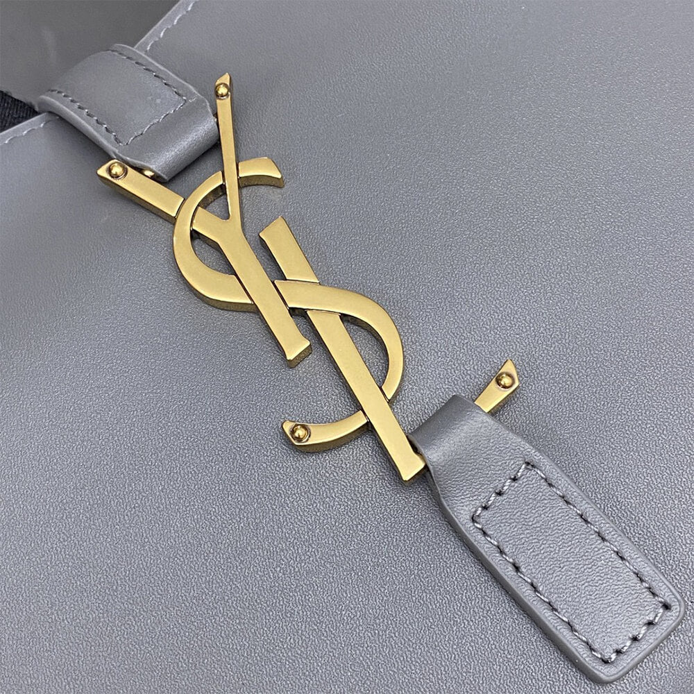le 5 a 7 in smooth leather