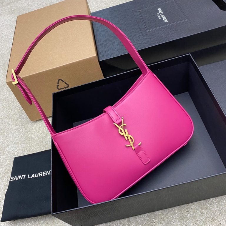 le 5 a 7 in smooth leather