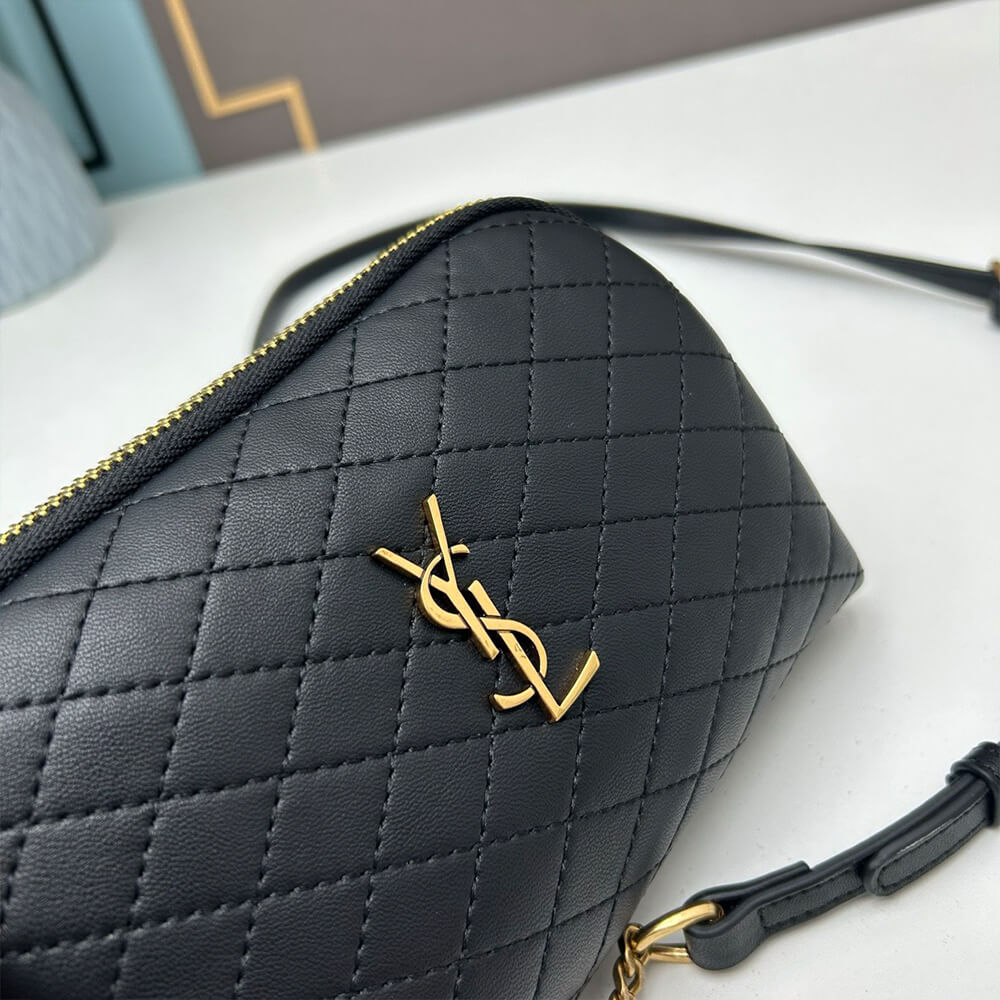Gaby zipped pouch in quilted lambskin