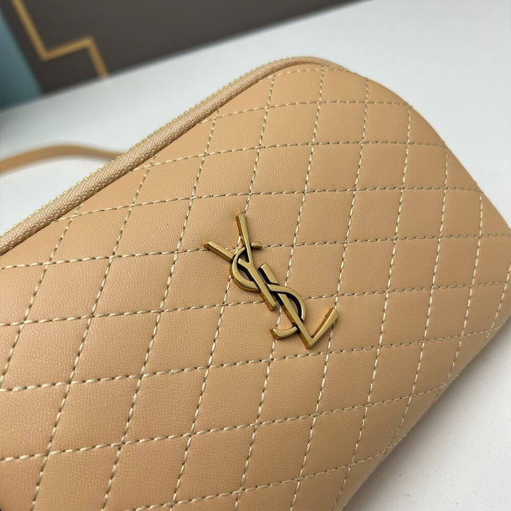 Gaby zipped pouch in quilted lambskin