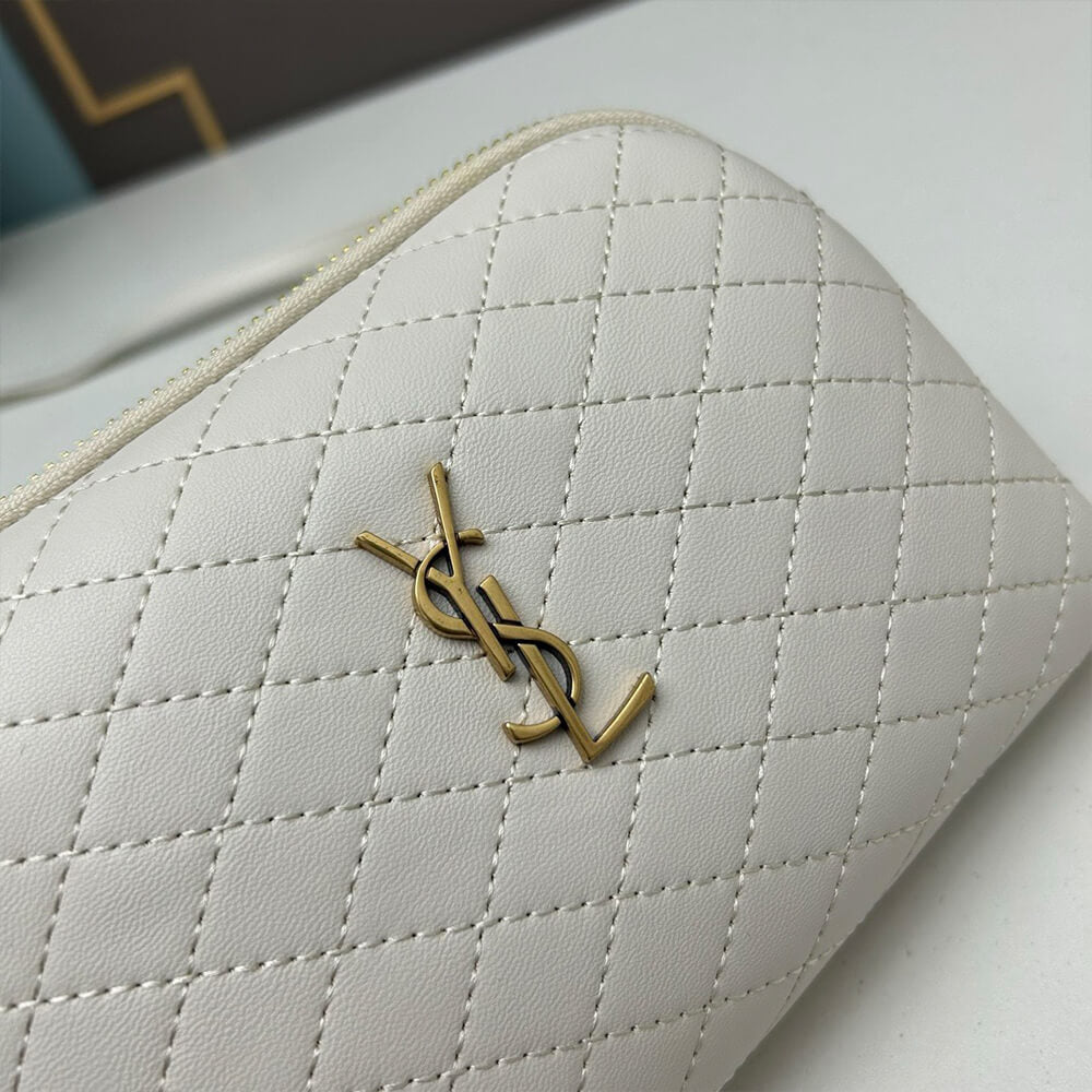 Gaby zipped pouch in quilted lambskin