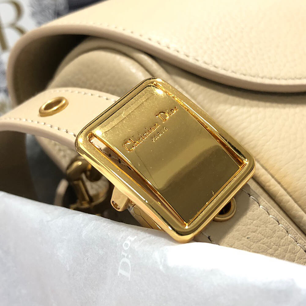 MEDIUM  BOBBY BAG