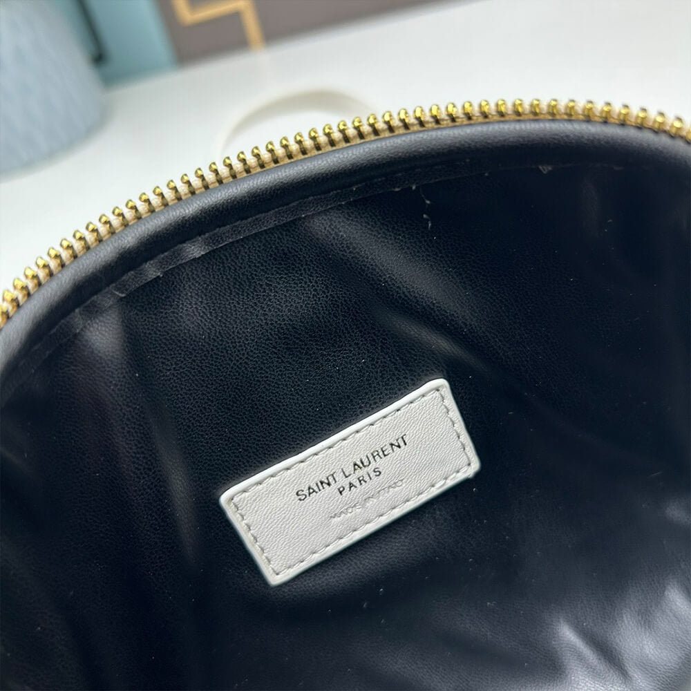 Gaby zipped pouch in quilted lambskin