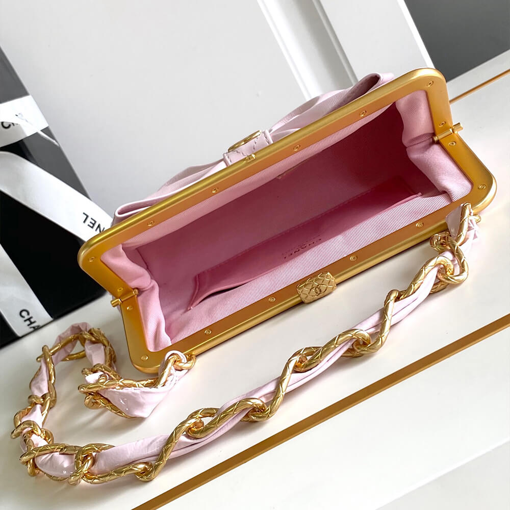 Large Clutch With Chain