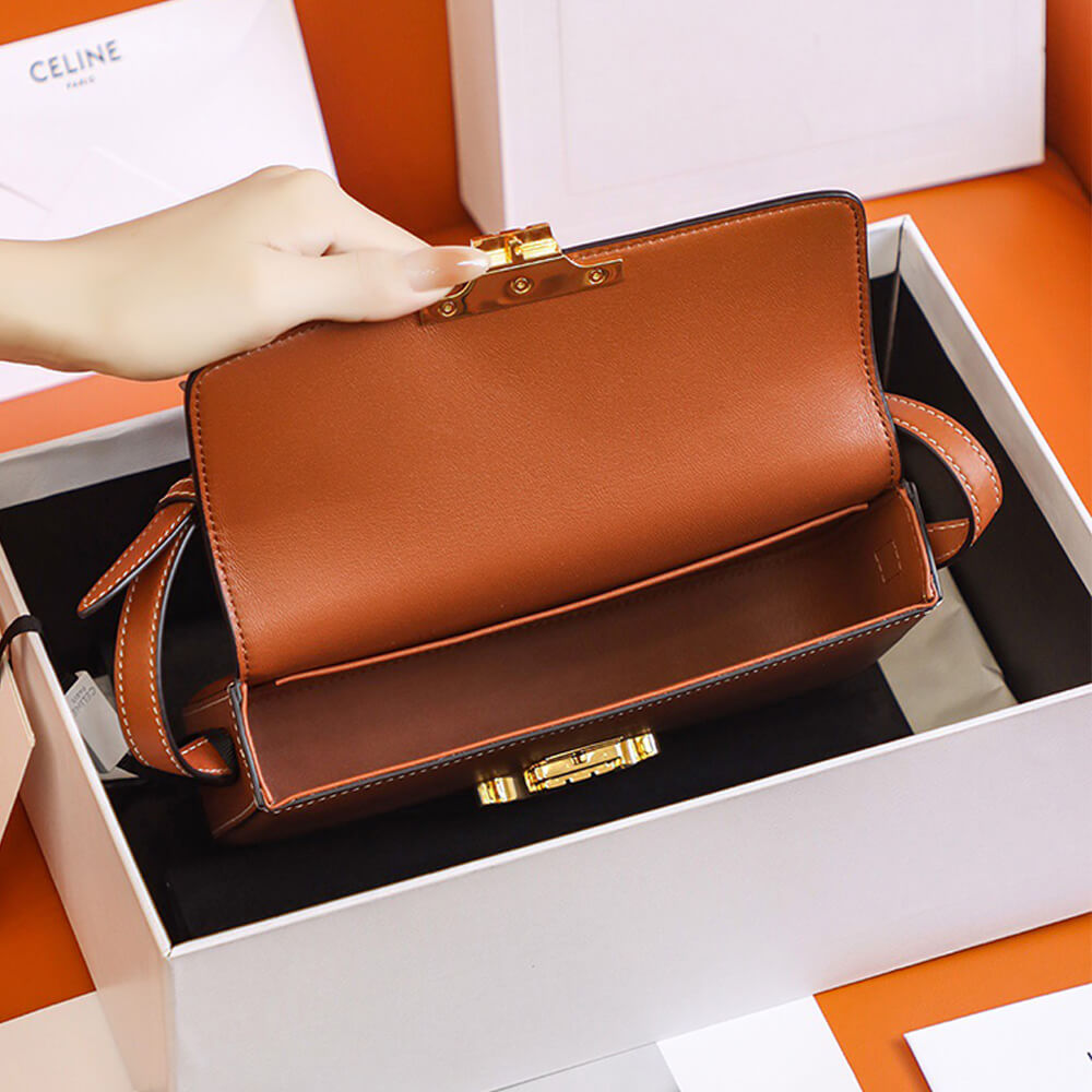 TRIOMPHE SHOULDER BAG