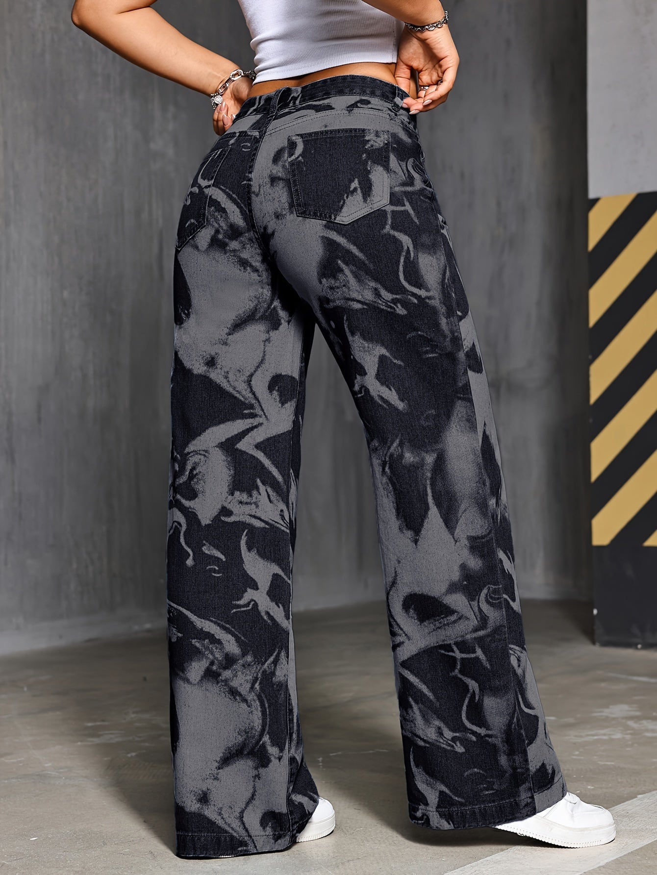 Straight-Leg Mid-Rise Jeans - Washed Denim DK5516