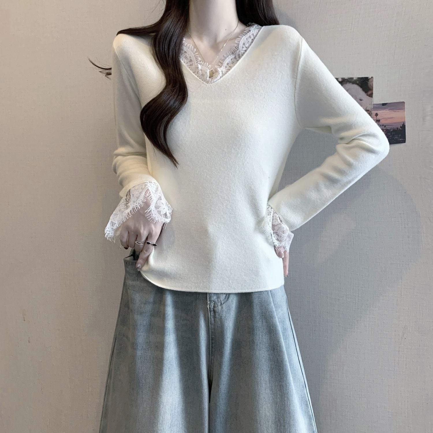 Slim V-Neck Lace Gauze Pullover