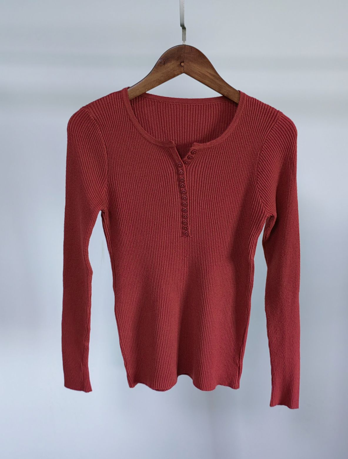 Slim V-Neck Core-Spun Pullover (9123)