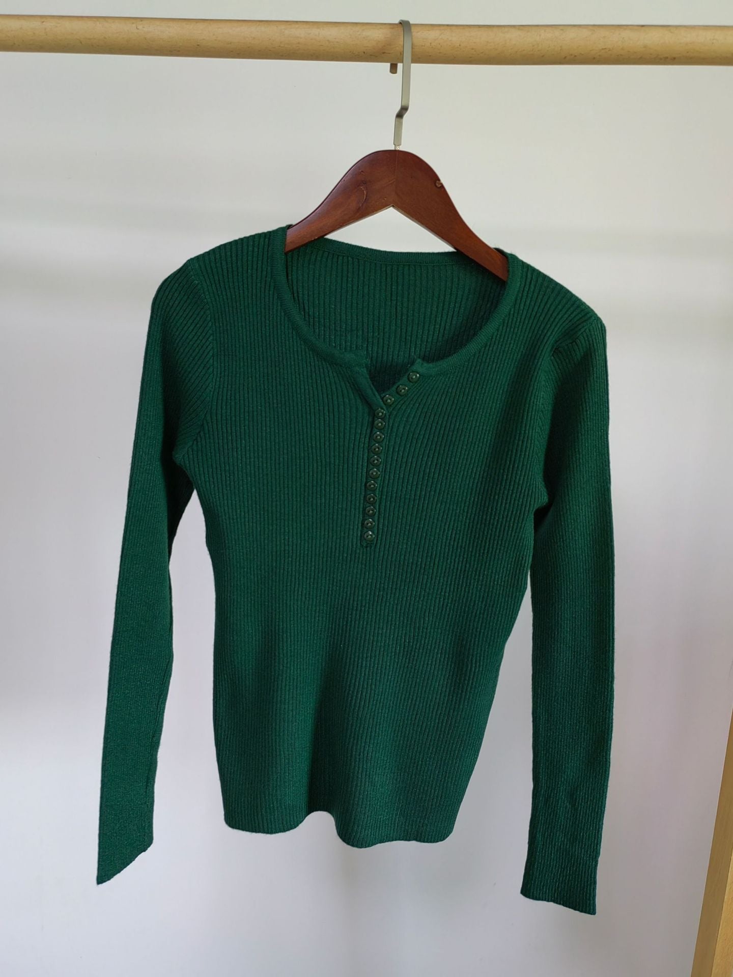 Slim V-Neck Core-Spun Pullover (9123)