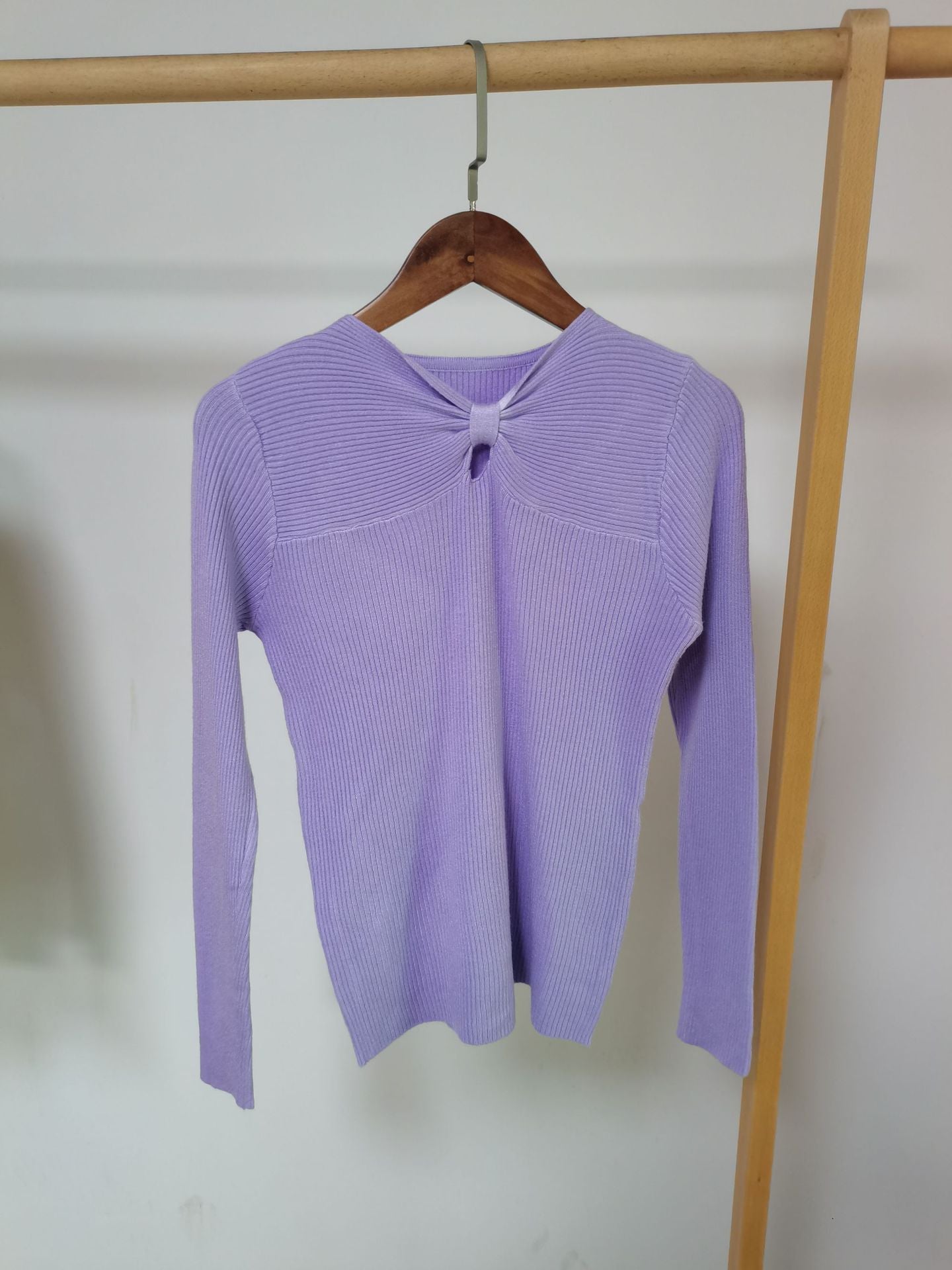 Slim V-Neck Commuter Pullover