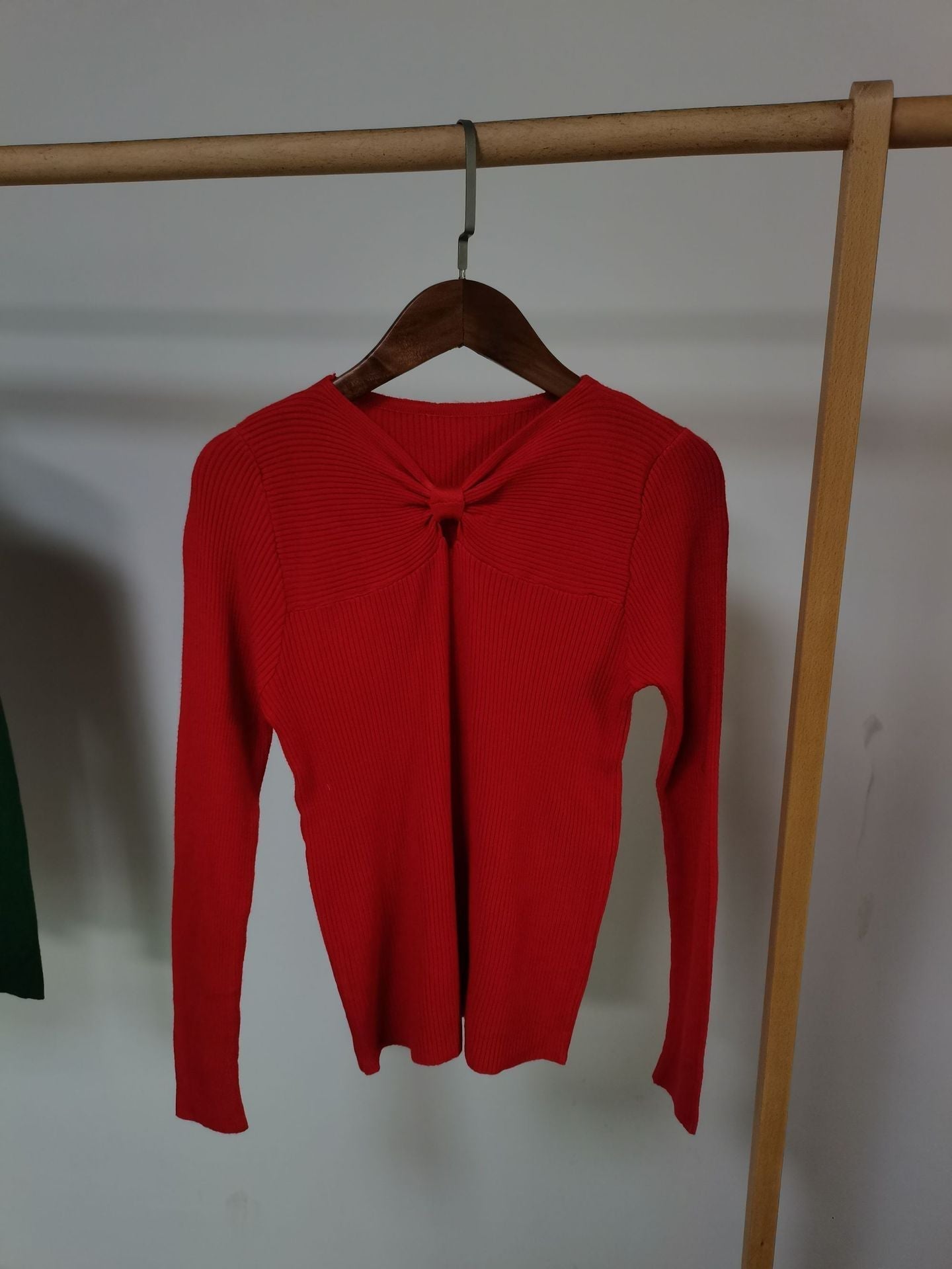 Slim V-Neck Commuter Pullover