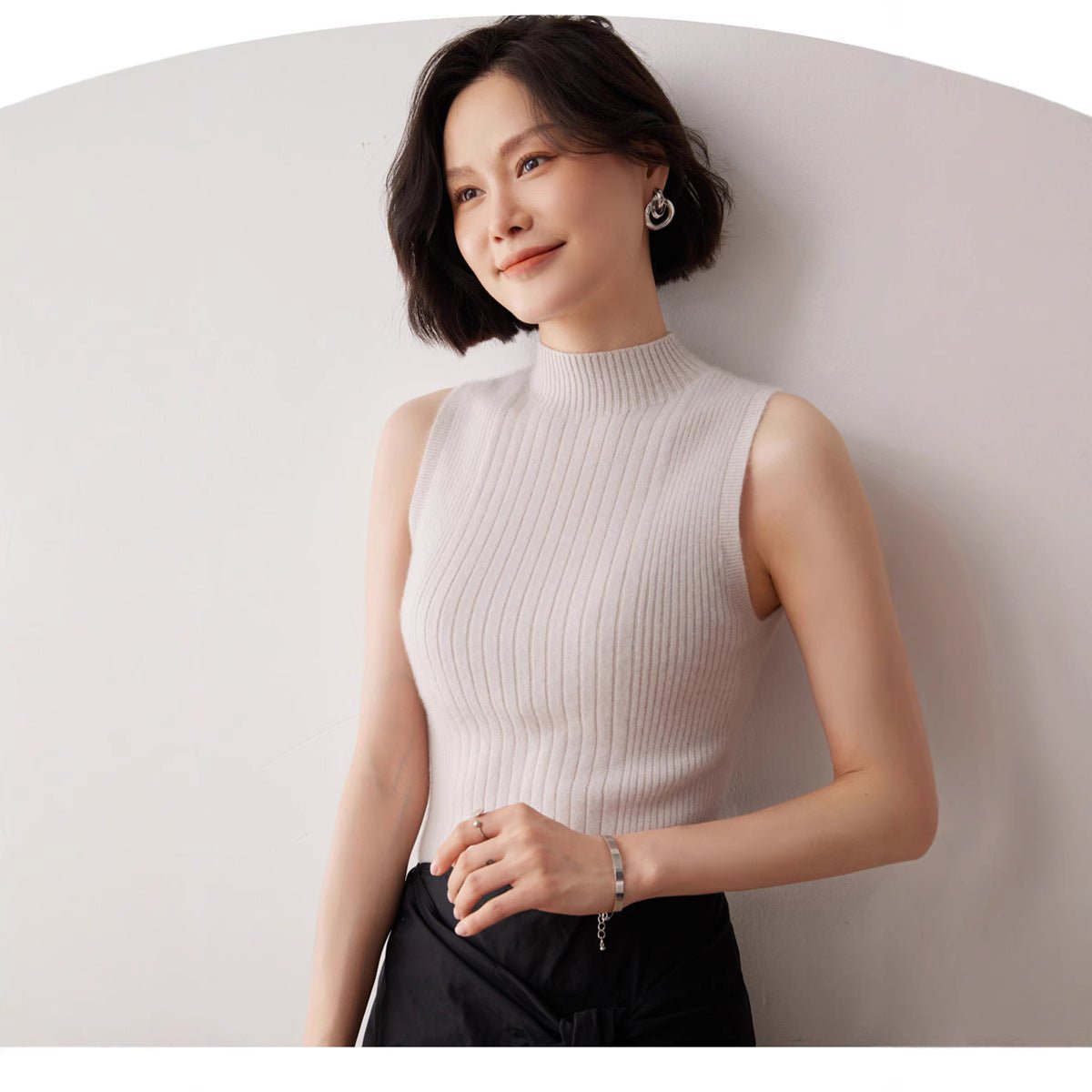 Semi-Turtleneck Knit Vest